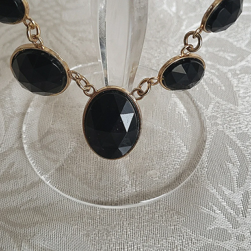 Vintage black bead necklace - Picture 4 of 8